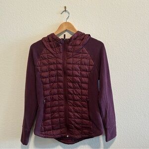 The North Face Women's Burgundy Puffer Jacket thermoball endeavor